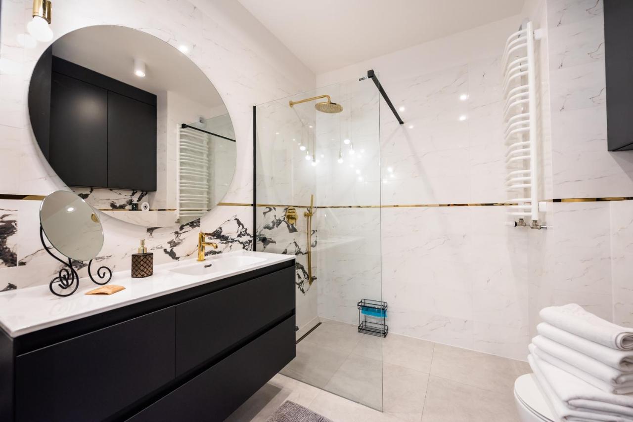Wola Marble Apartment Warsaw Exterior photo